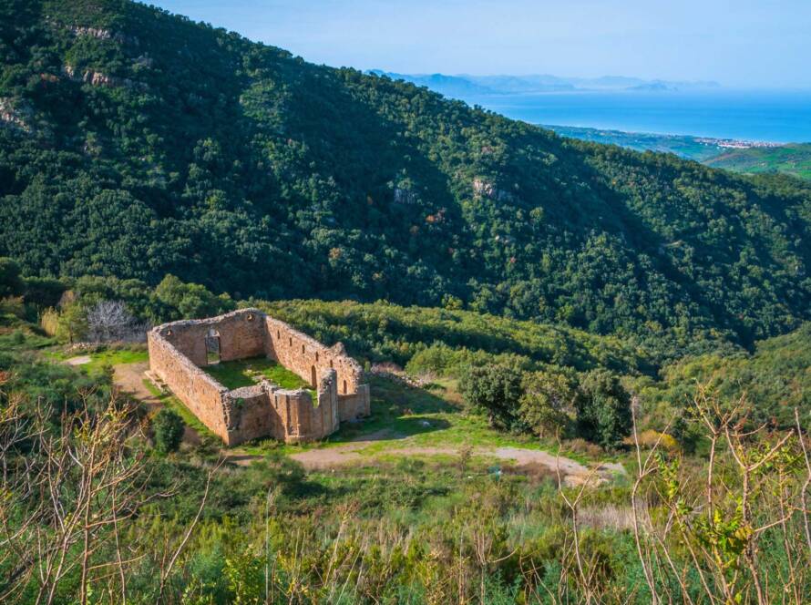 Abbazia di San Giorgio, nel cuore della natura di Gratteri - Gratteri Holiday - Case vacanze a Gratteri