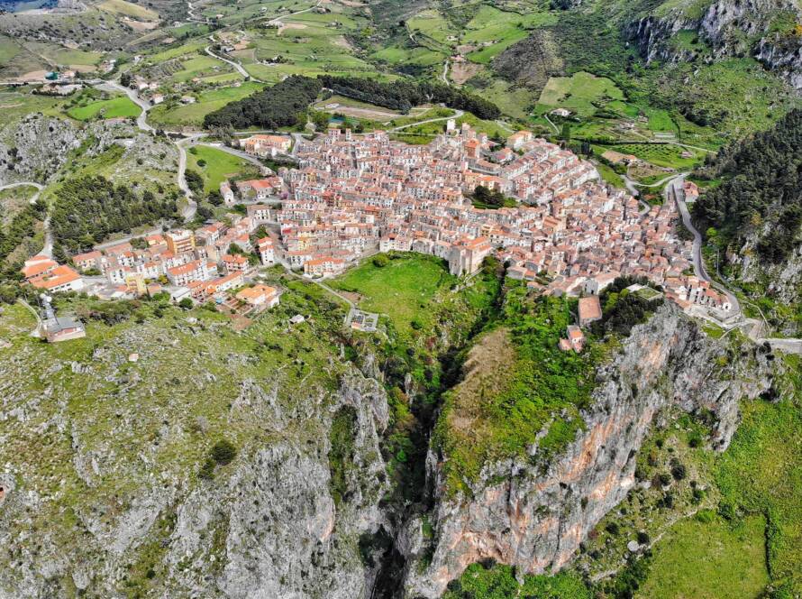 Il quartiere di la Terra Vecchia - Gratteri Holiday - Case vacanze a Gratteri