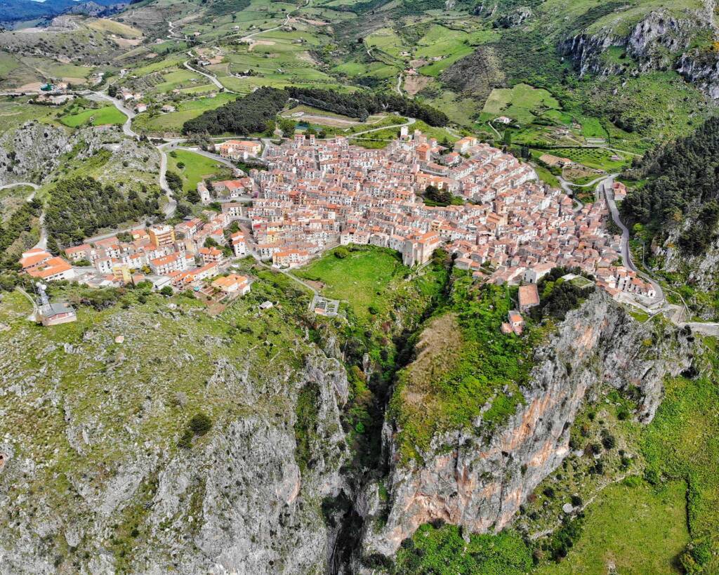 Il quartiere di la Terra Vecchia - Gratteri Holiday - Case vacanze a Gratteri